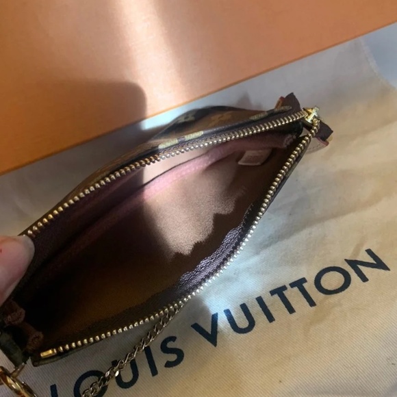 Louis Vuitton Mini Pochette - Picture 6 of 6